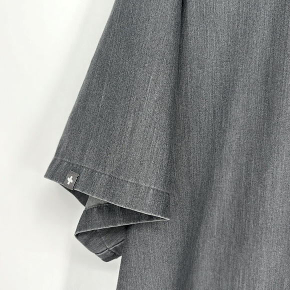 Figs Men's Leon Scrub Top in Graphite Gray Size 2XL - Picture 6 of 10